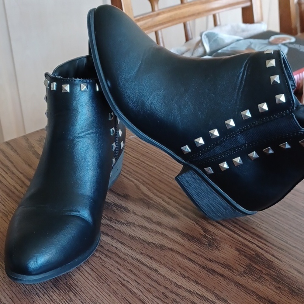 Betsey Johnson Betseyville Black Silver Studded Booties Size 6